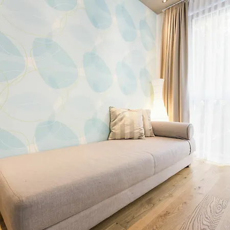 Apartment 5 *